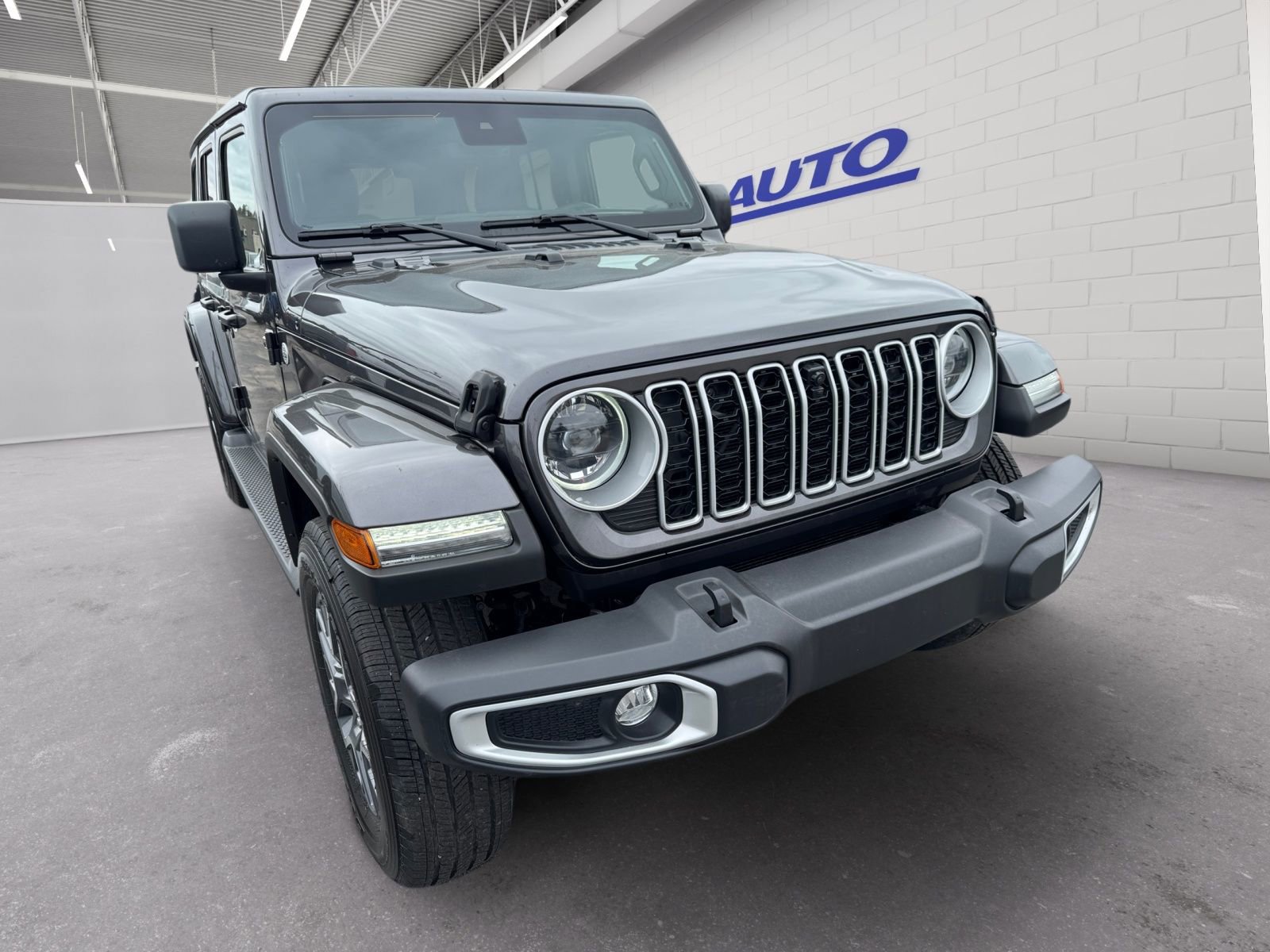Used 2024 Jeep Wrangler Sahara w/ Technology Group AWD/4WD image 7