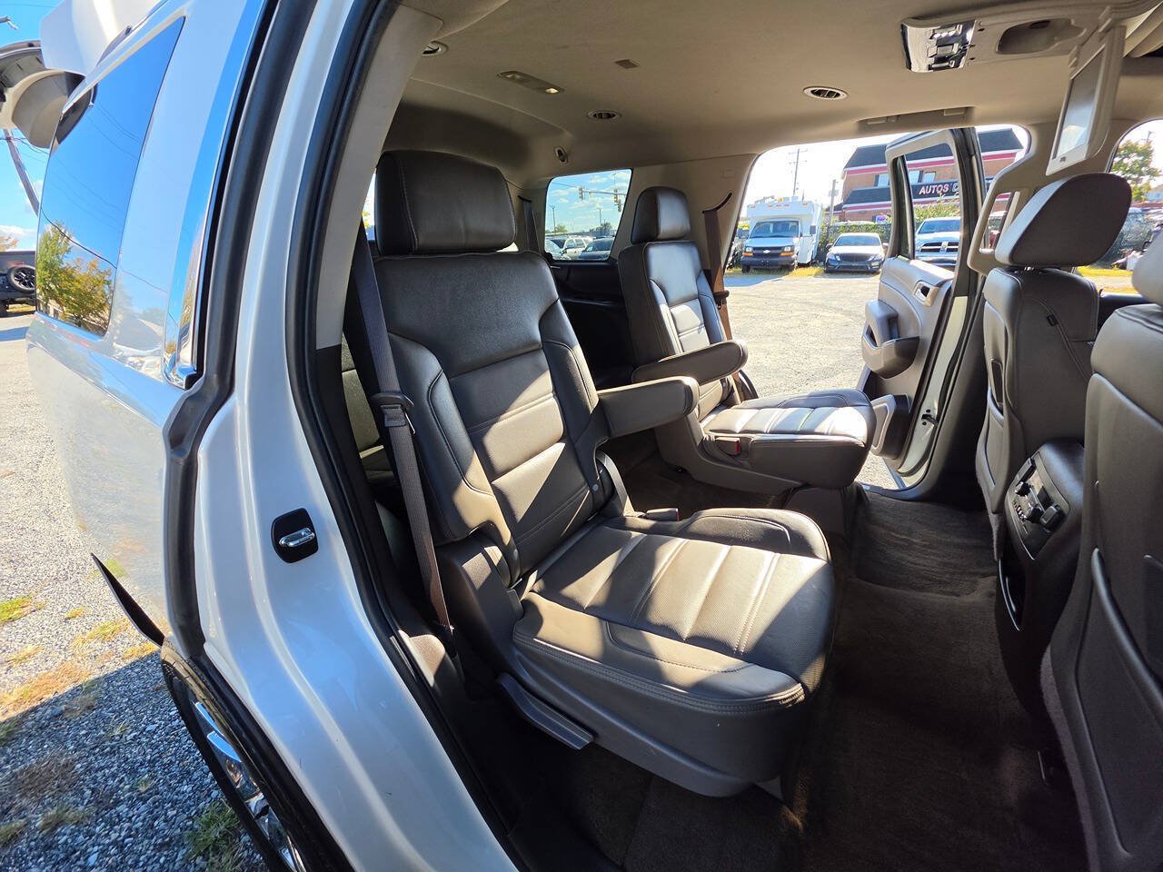 Used 2015 GMC Yukon Denali w/ Touring Package AWD/4WD image 10