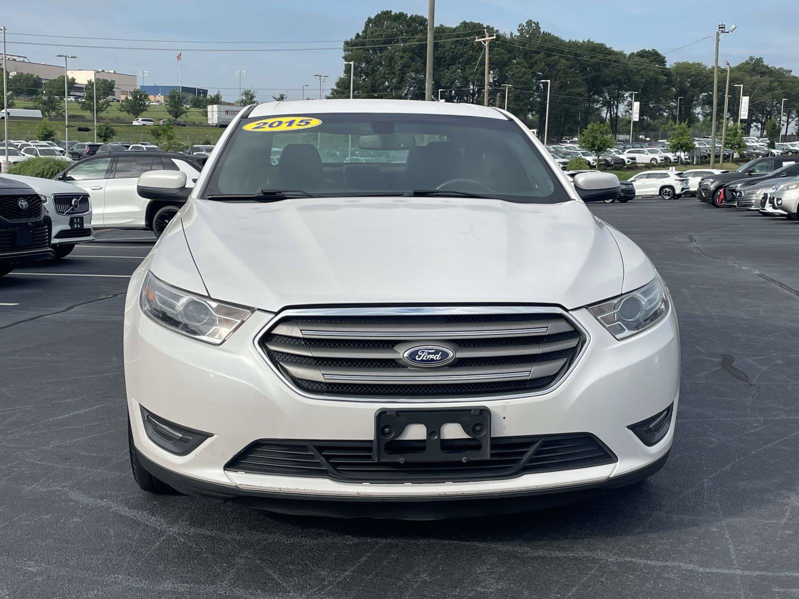 Used 2015 Ford Taurus SEL FWD image 2