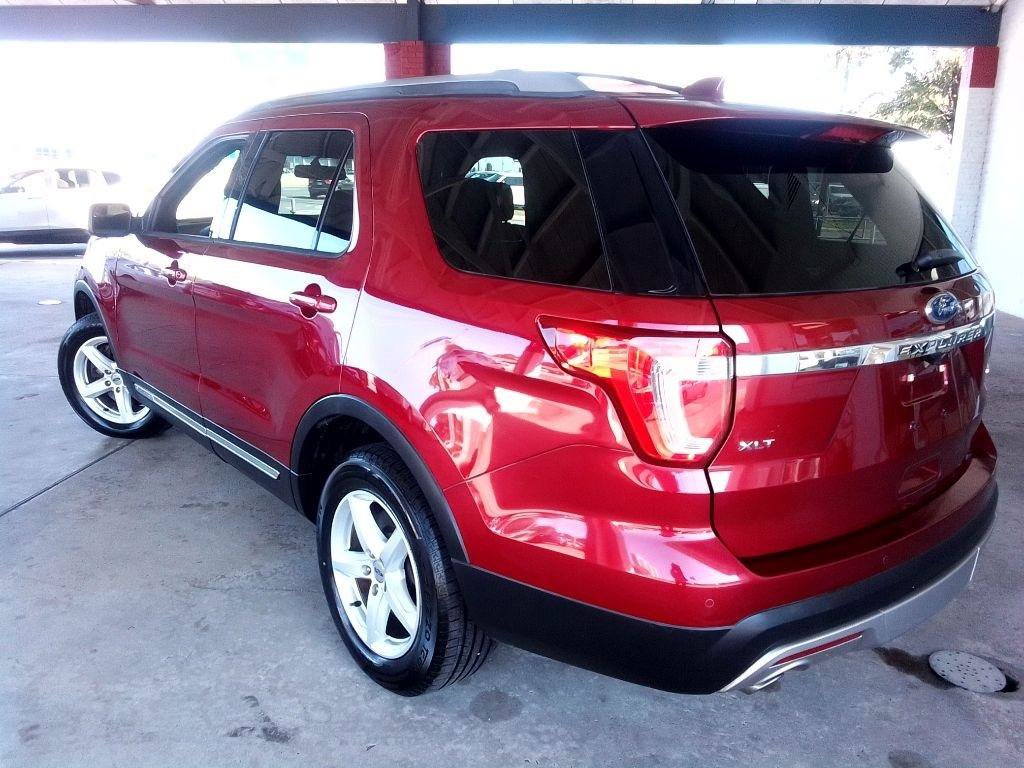 Used 2016 Ford Explorer XLT w/ Equipment Group 202A AWD/4WD image 4