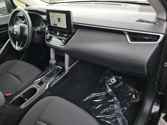 Used 2025 Toyota Corolla Cross LE image 25