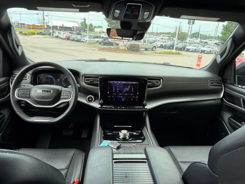 Used 2024 Jeep Wagoneer L Series II RWD image 30