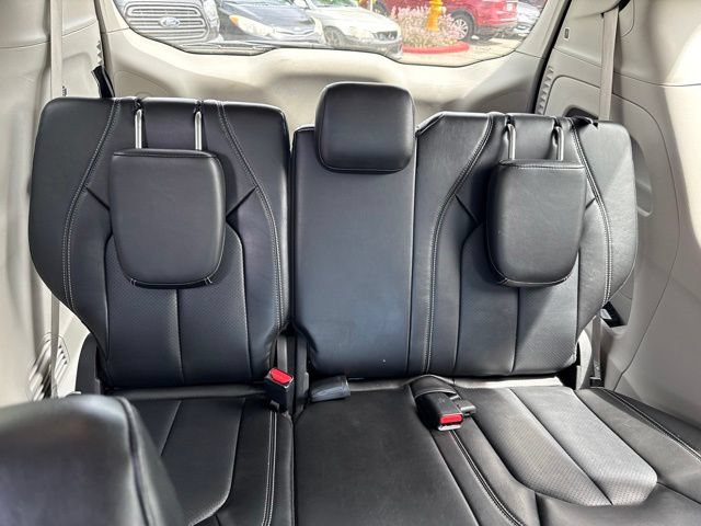 Used 2024 Chrysler Pacifica Touring-L FWD image 12