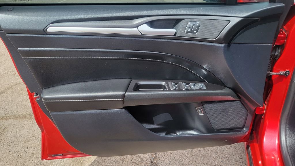 Used 2020 Ford Fusion Energi Titanium FWD image 23