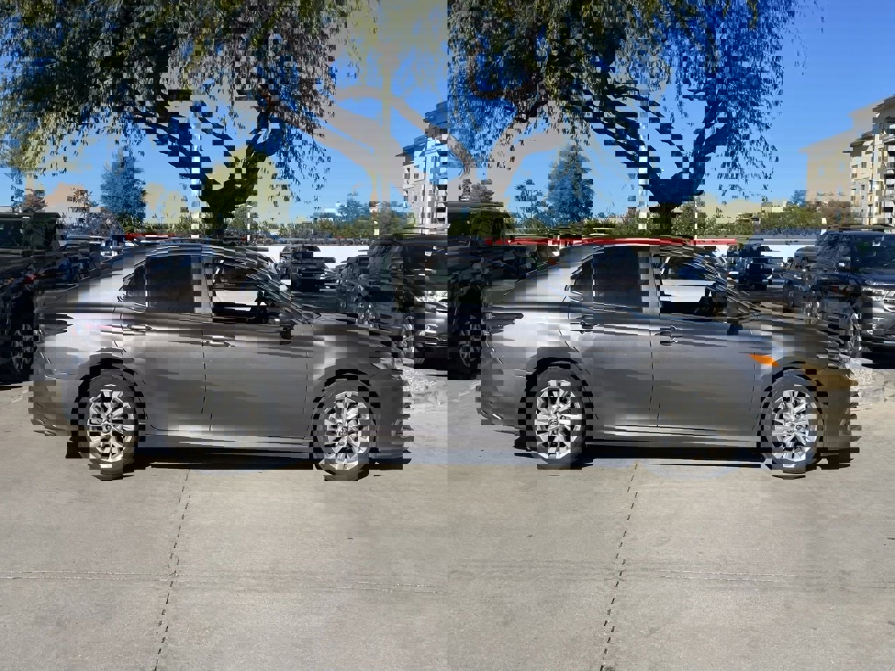 Used 2023 Toyota Camry LE image 3