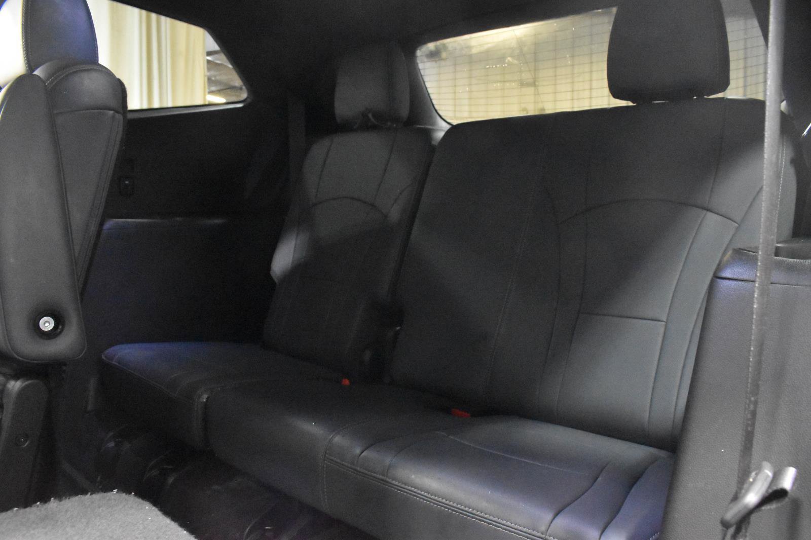 Used 2024 Buick Enclave Essence w/ Experience Buick Package FWD image 9