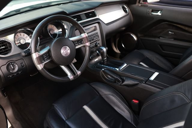 Used 2010 Ford Mustang GT Premium RWD image 6