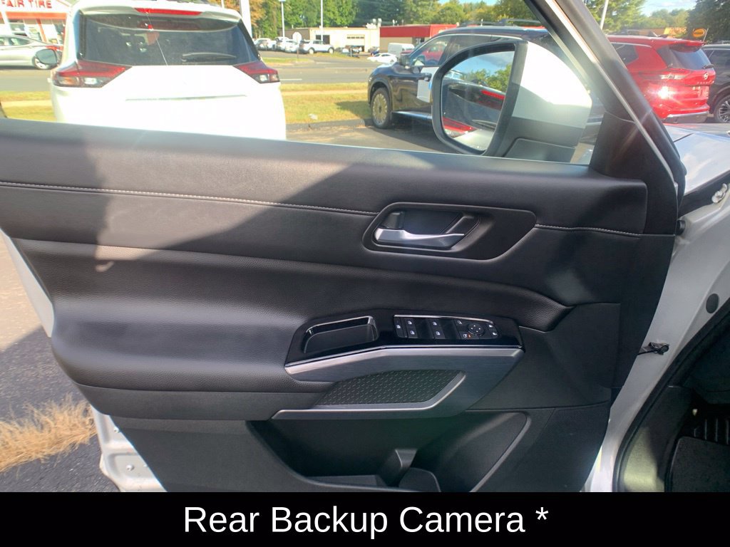 Used 2025 Nissan Pathfinder SL w/ SL Premium Package AWD/4WD image 10