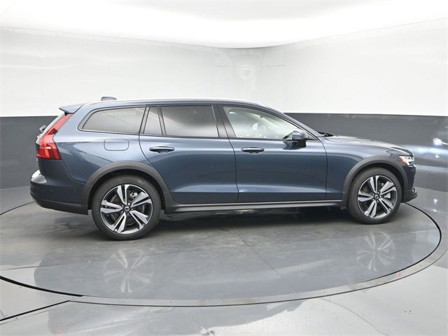 New 2026 Volvo V60 B5 Cross Country Plus w/ Protection Package Premier image 8