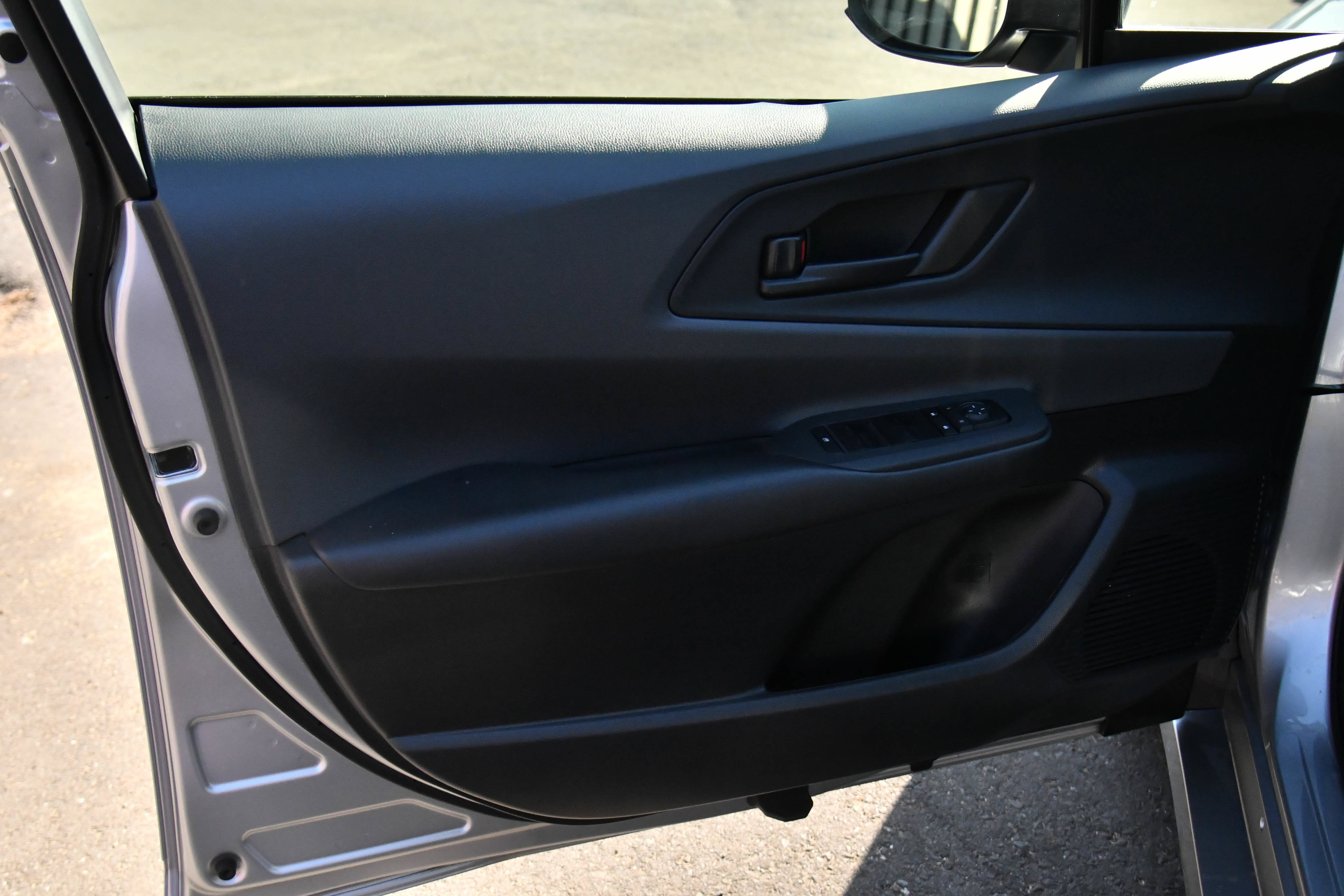Used 2024 Toyota Prius LE FWD image 13