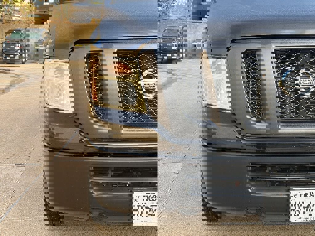 Used 2018 Nissan NV 3500 S image 7