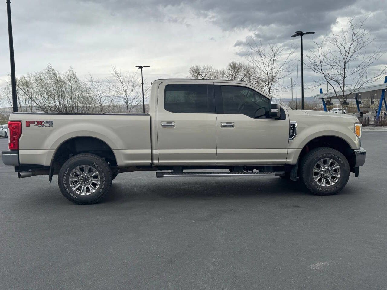 Used 2017 Ford F250 XLT w/ XLT Premium Package image 8
