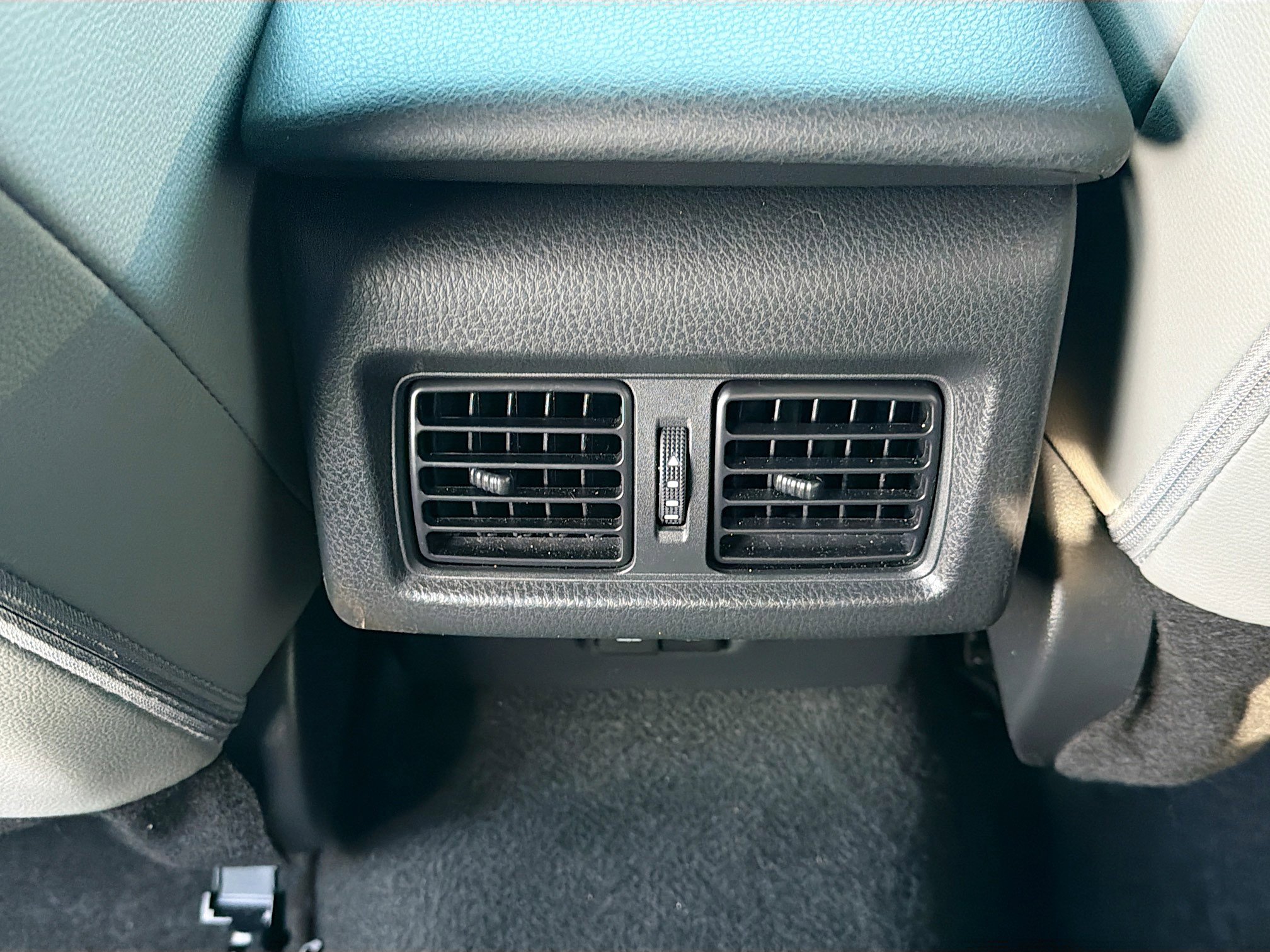 Used 2025 Toyota Camry SE w/ Multimedia Upgrade Package image 18