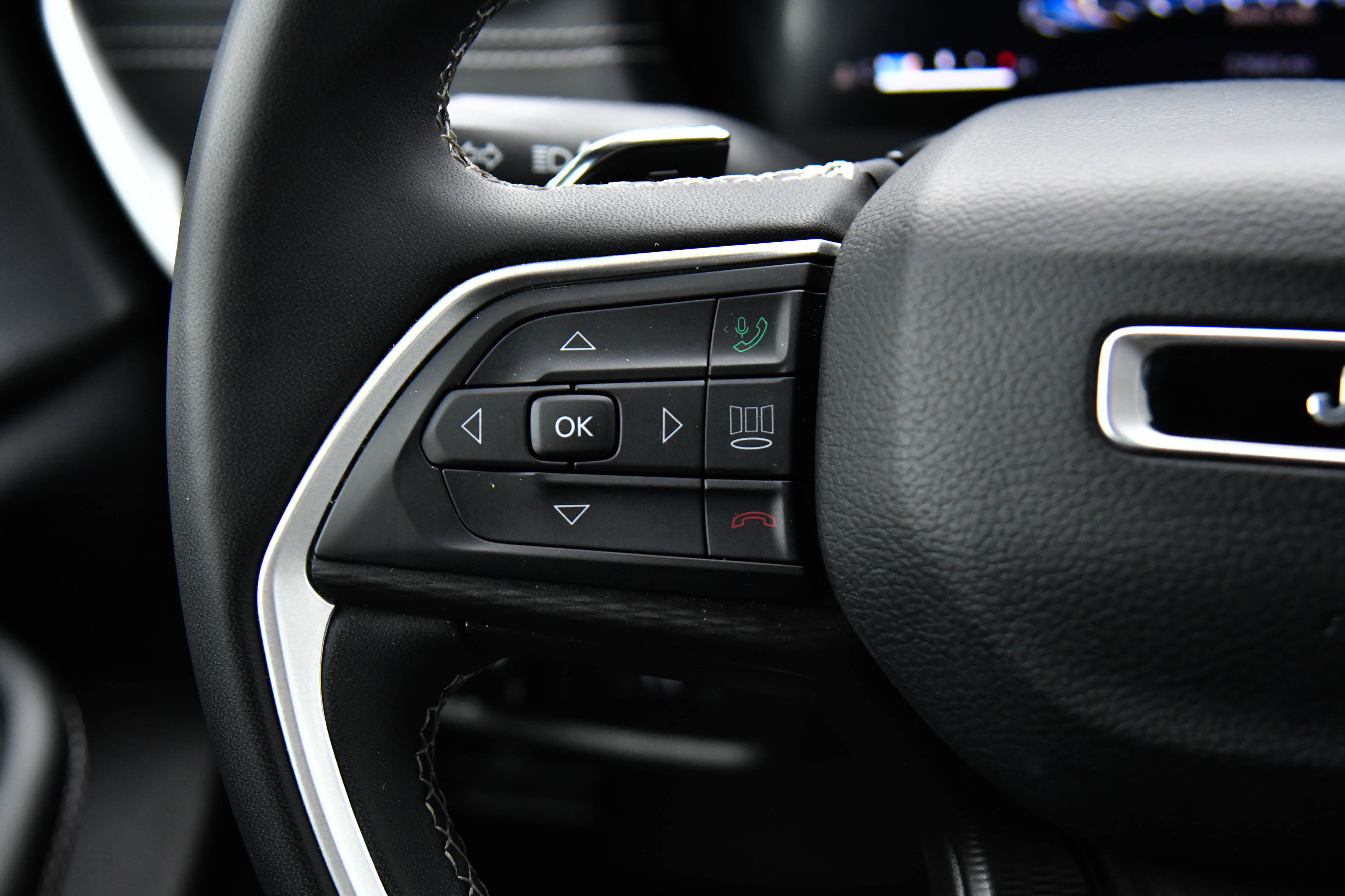 Used 2023 Jeep Grand Cherokee L Laredo image 31