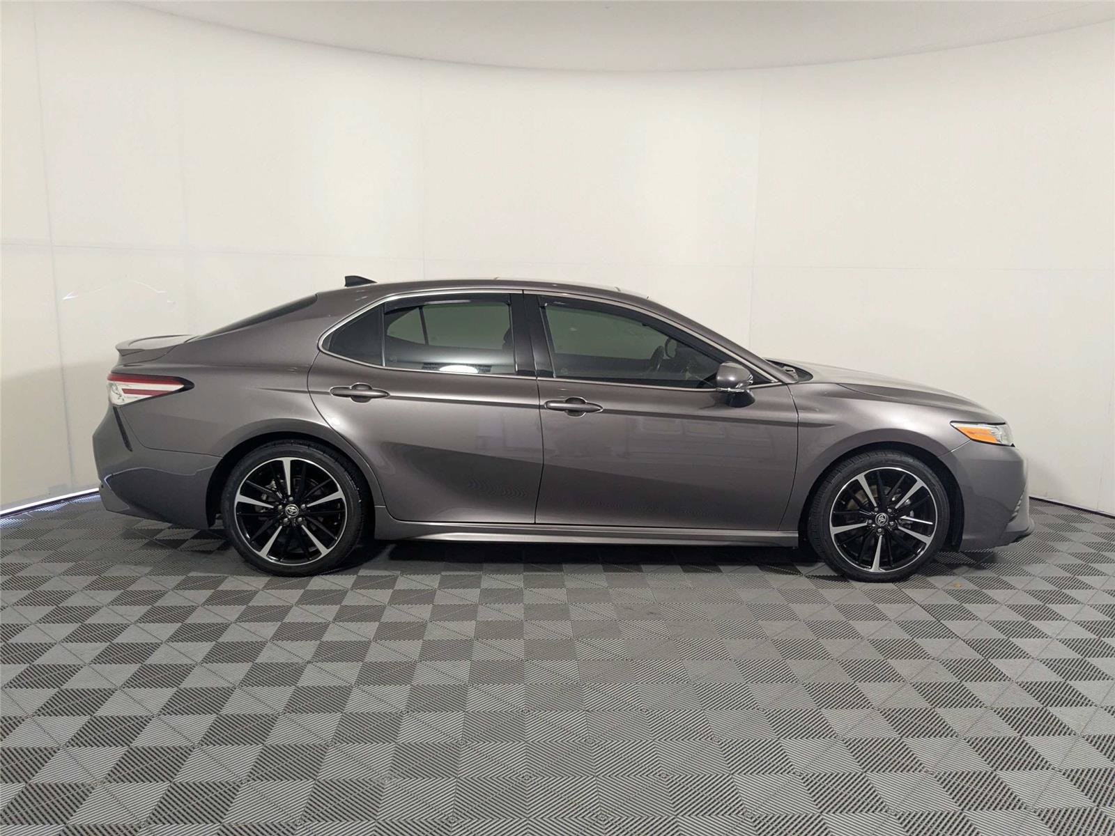 Certified 2020 Toyota Camry XSE FWD image 5