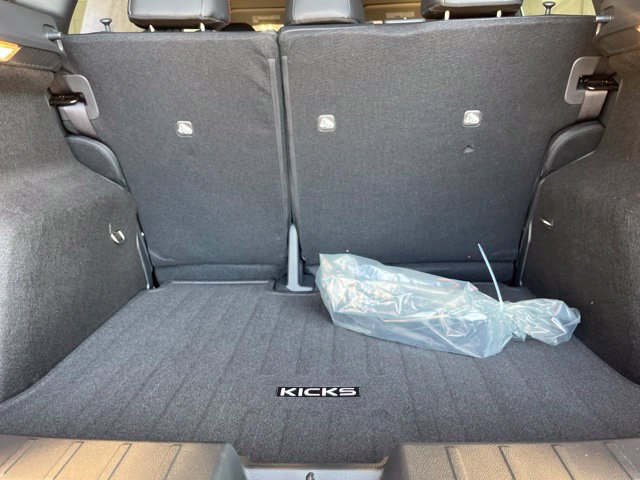New 2027 Nissan Kicks SR FWD image 17