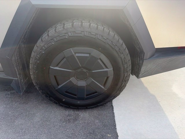 Used 2024 Tesla Cybertruck AWD Crew Cab image 4