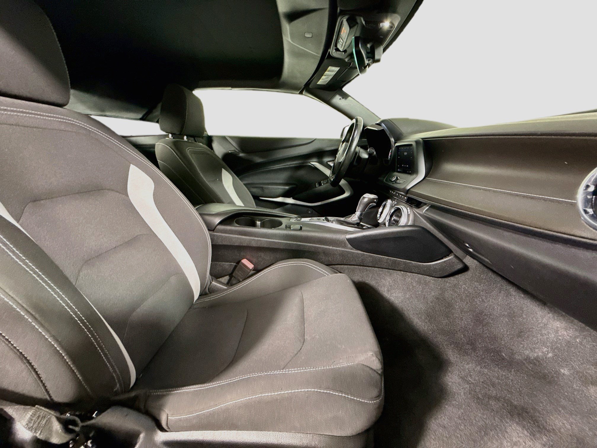 Used 2020 Chevrolet Camaro LT RWD image 27