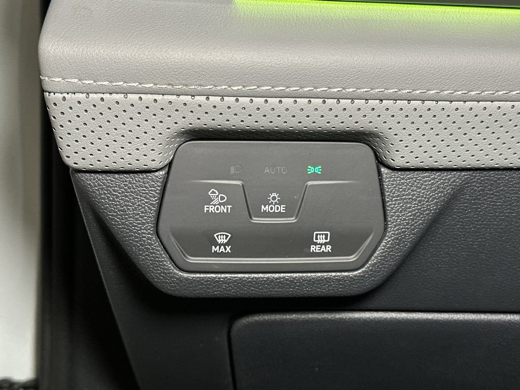 Used 2024 Volkswagen Atlas Cross Sport SEL R-Line AWD/4WD image 18