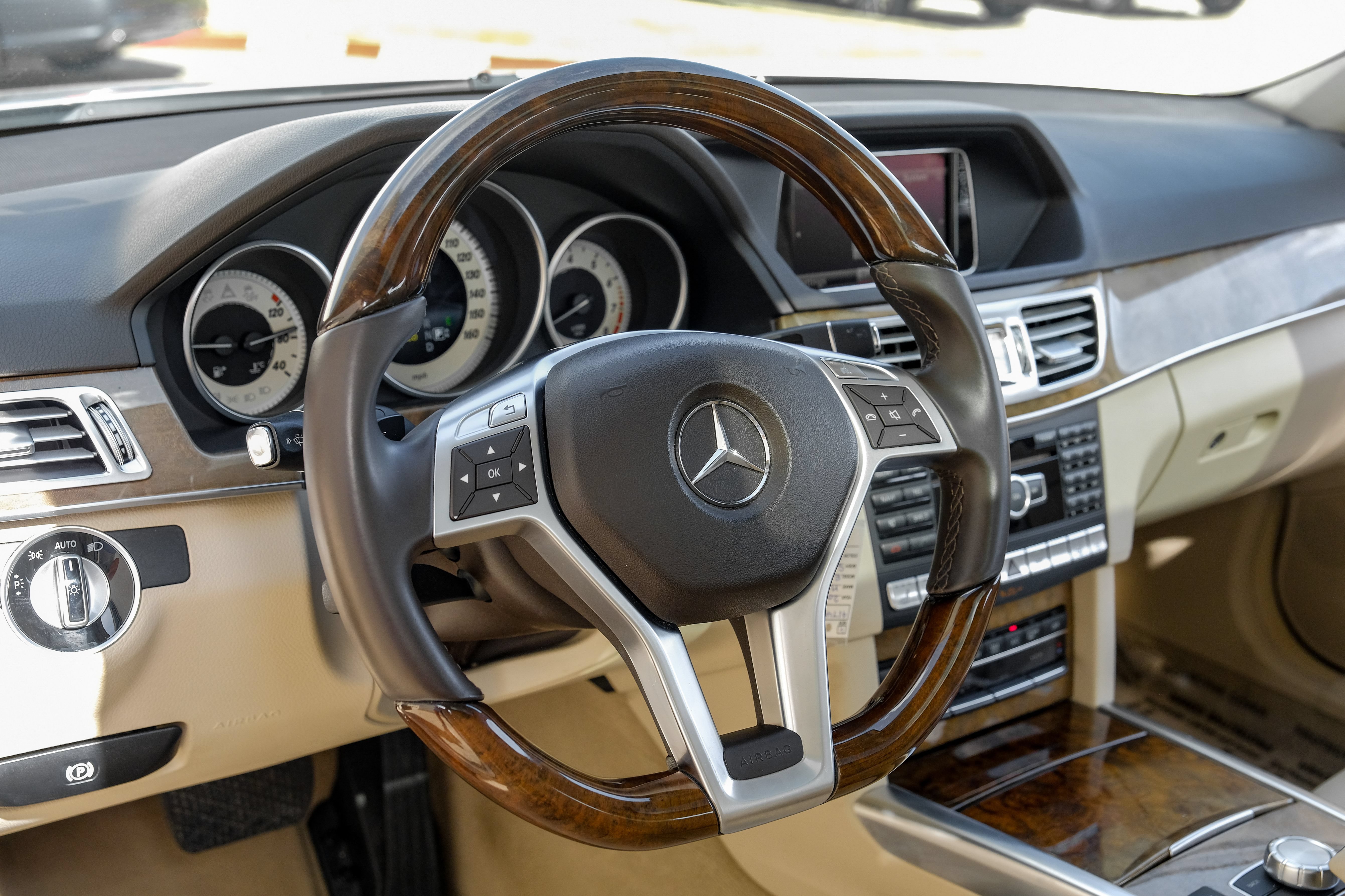 Used 2014 Mercedes-Benz E 550 4MATIC Sedan w/ Premium 1 Package image 15