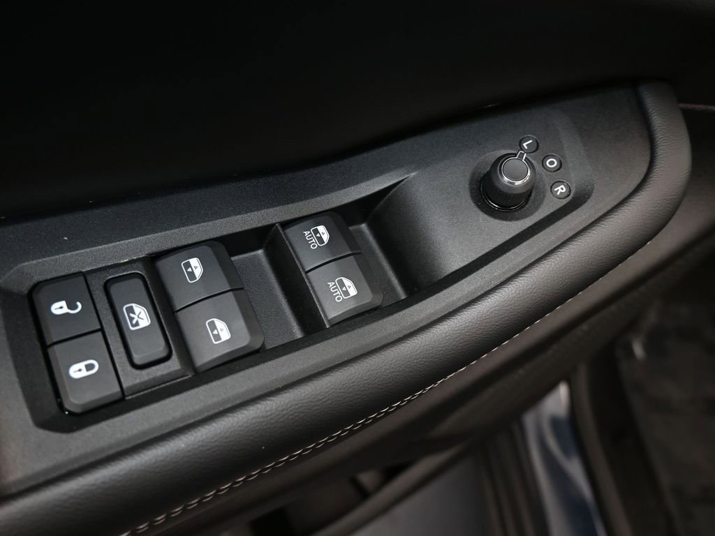 Used 2024 Jeep Grand Cherokee L Limited w/ Black Appearance Package image 12