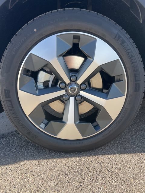 New 2026 Volvo XC40 B5 Plus w/ Protection Package Premier AWD/4WD image 34