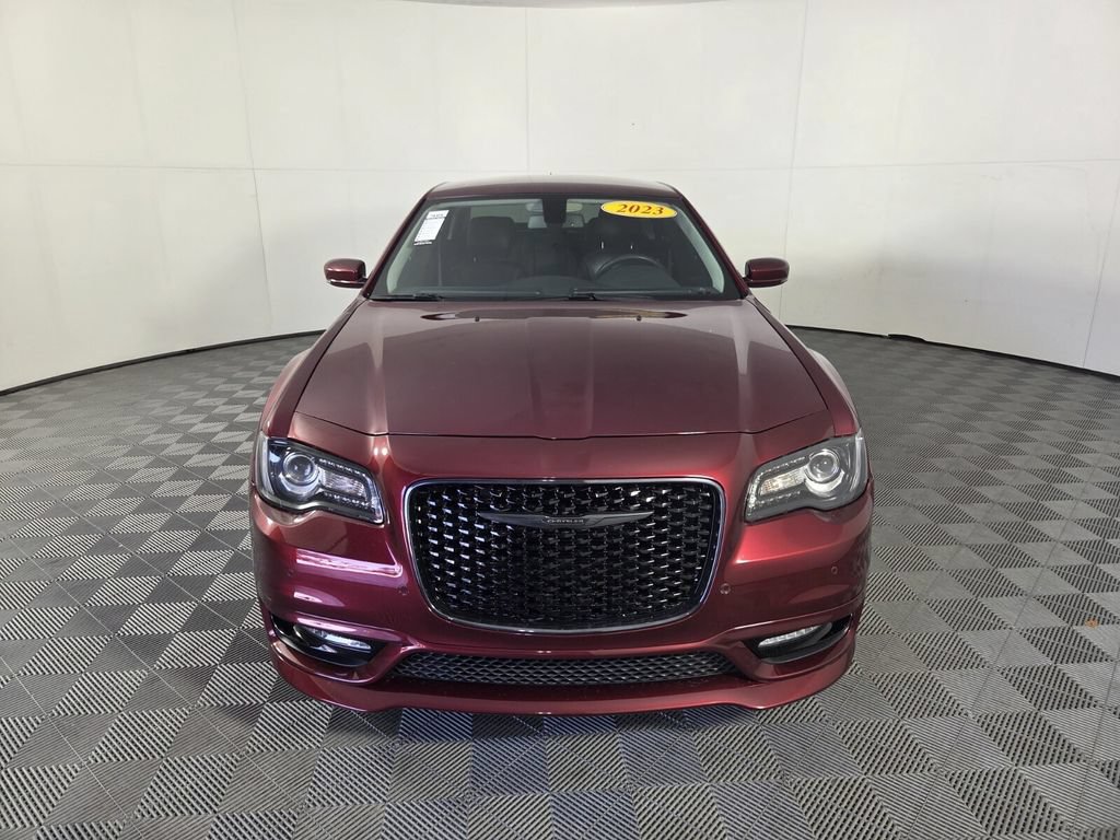 Used 2023 Chrysler 300 Touring L w/ Comfort Group RWD image 3