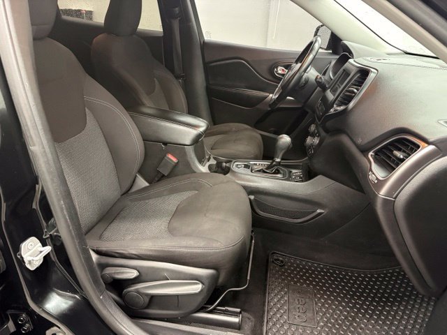 Used 2019 Jeep Cherokee Latitude w/ Cold Weather Group FWD image 44