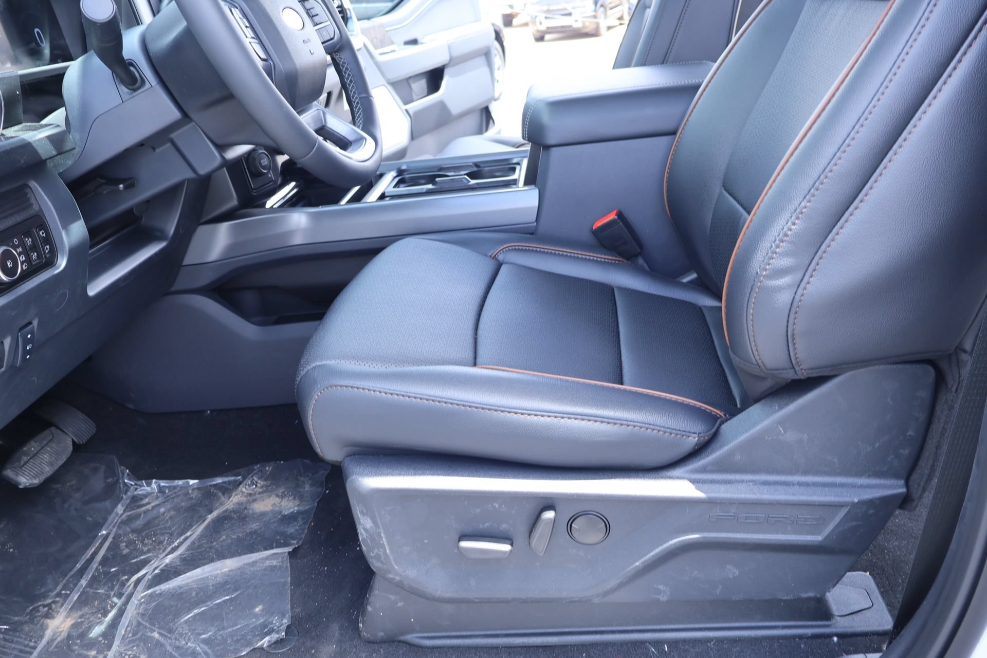 New 2026 Ford F350 Lariat w/ FX4 Off-Road Package AWD/4WD image 12