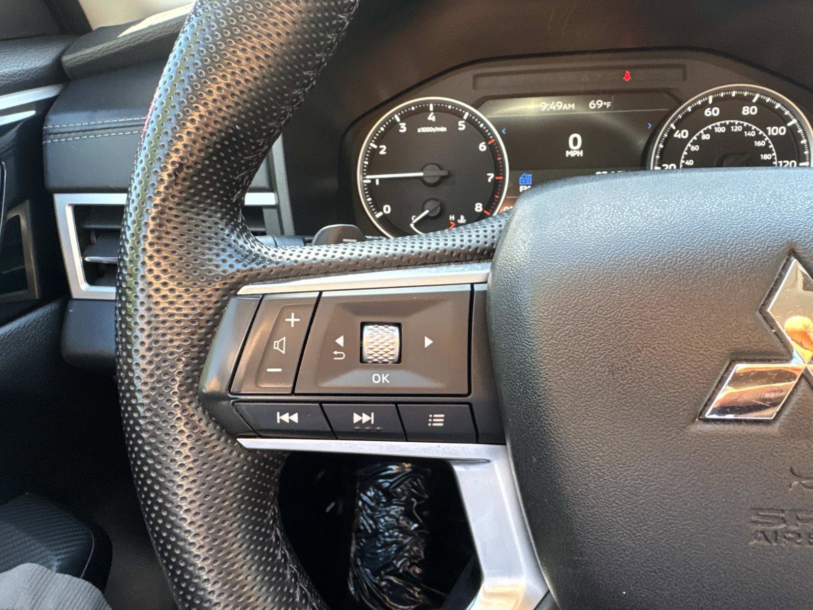 Used 2023 Mitsubishi Outlander SE image 18