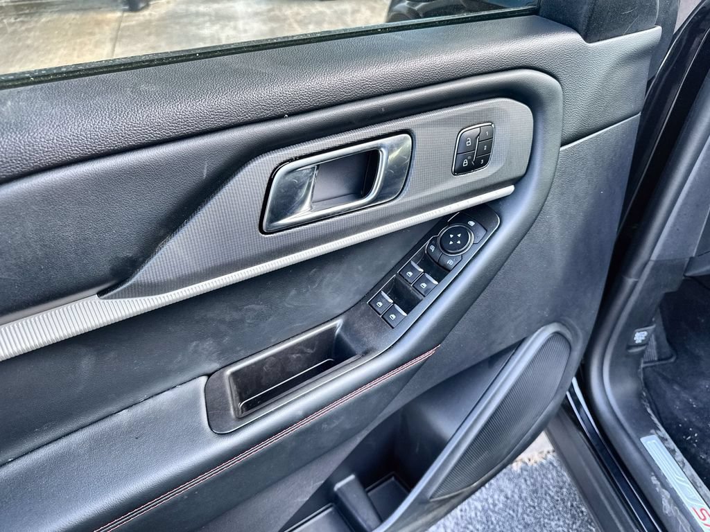 Used 2026 Ford Explorer ST-Line w/ ST-Line Street Pack RWD image 4