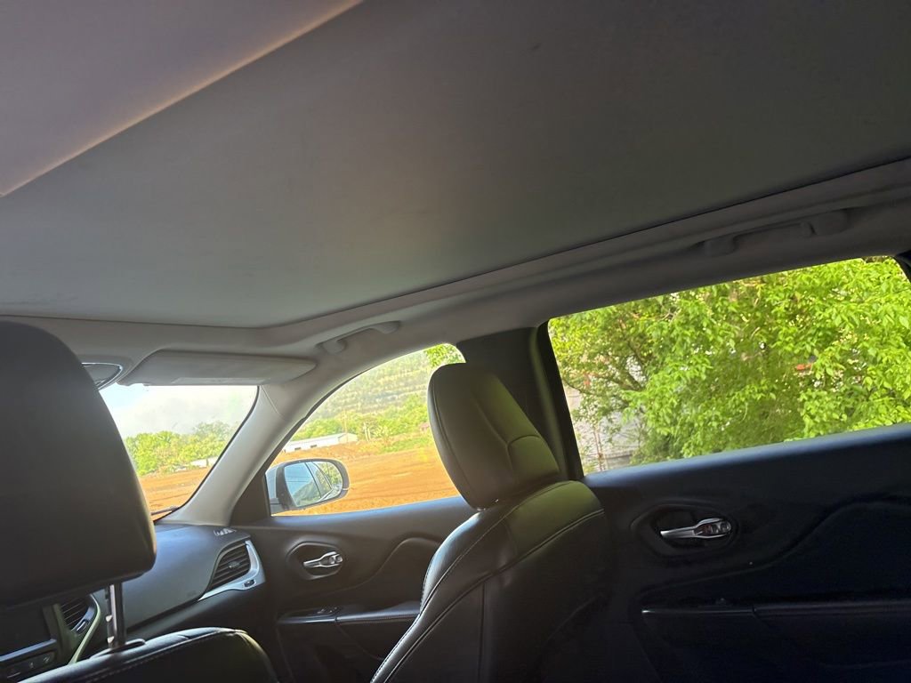 Used 2015 Jeep Cherokee Limited w/ Luxury Group image 16