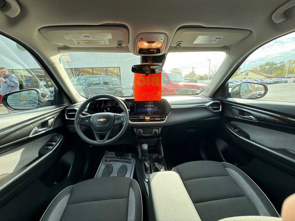 Used 2025 Chevrolet TrailBlazer LT FWD image 12