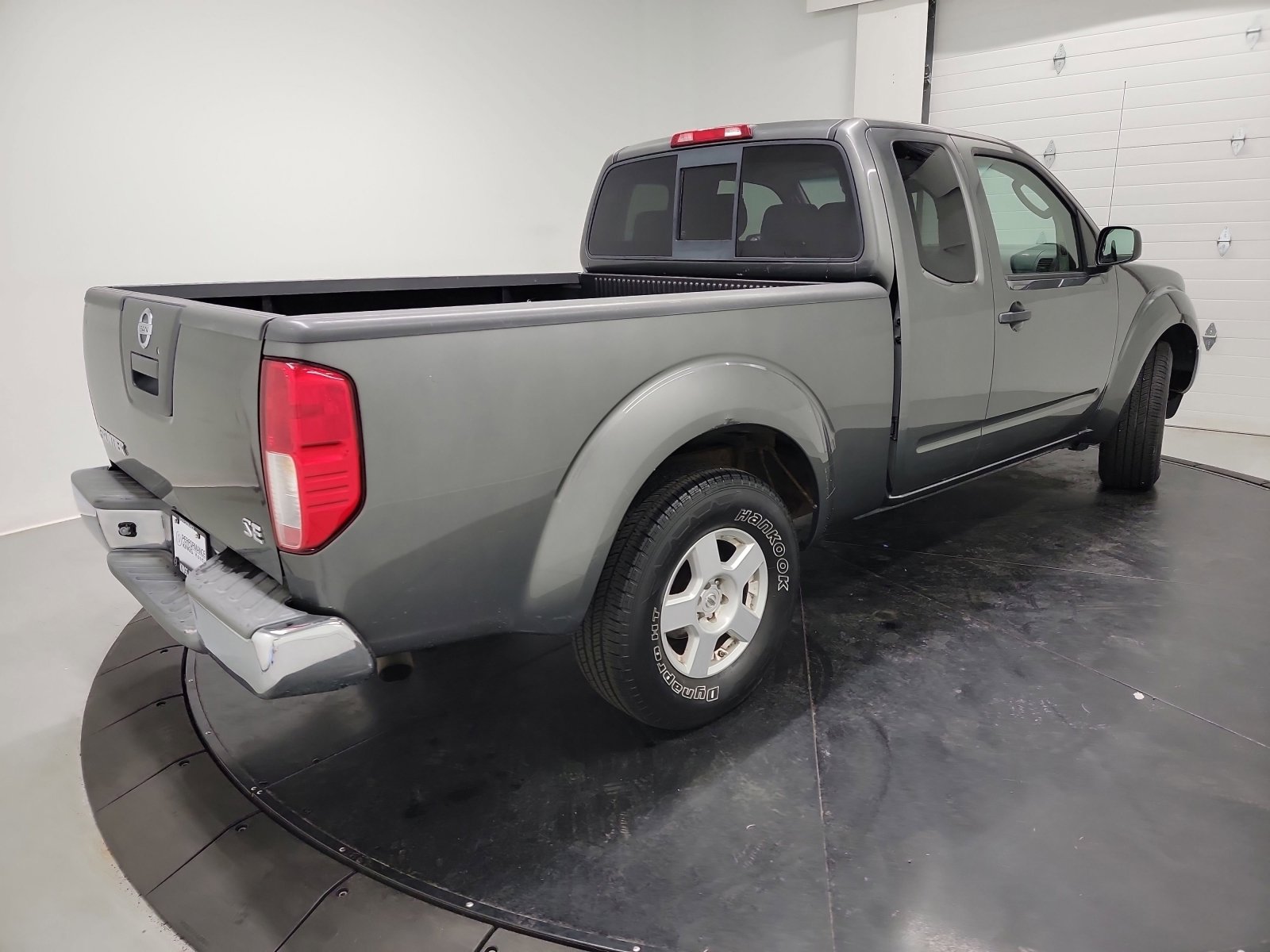 Used 2007 Nissan Frontier SE w/ SE Value Truck Pkg image 6