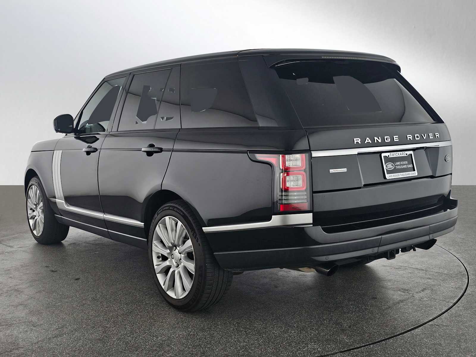 Used 2015 Land Rover Range Rover Supercharged image 3