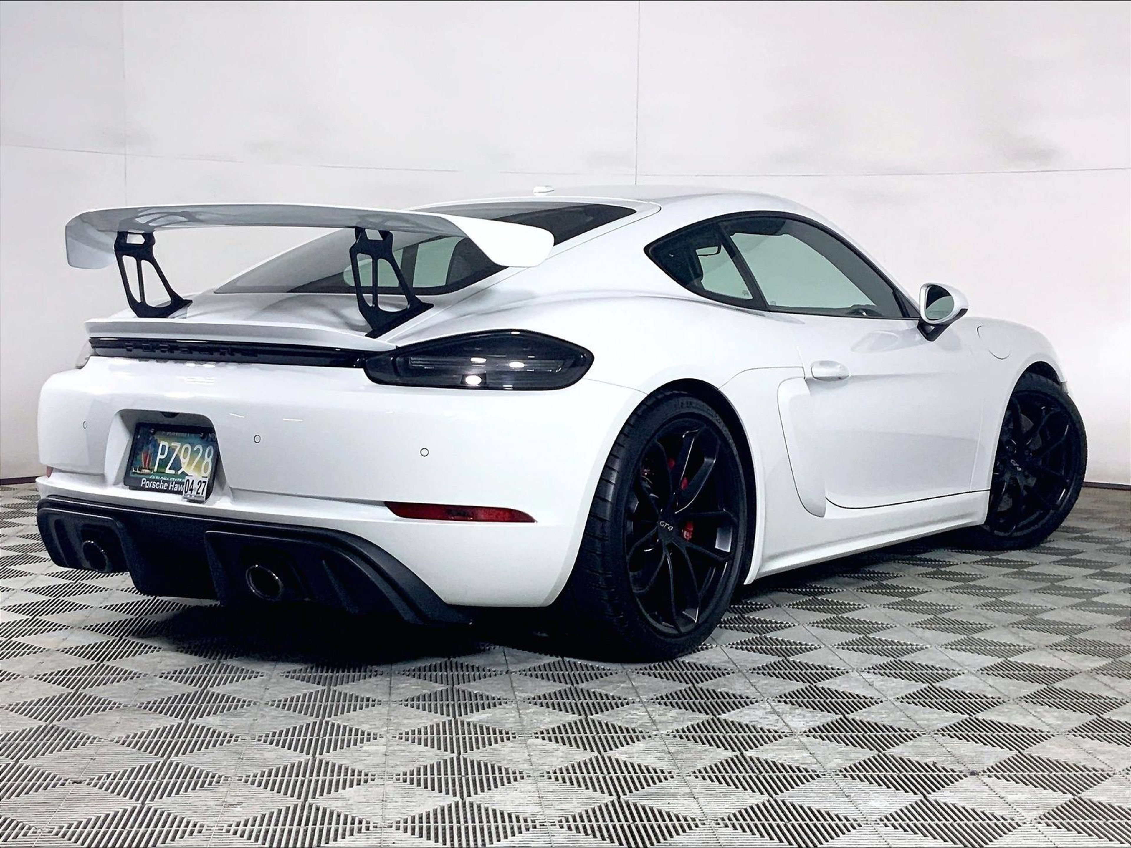 Certified 2022 Porsche 718 Cayman GT4 RWD image 9