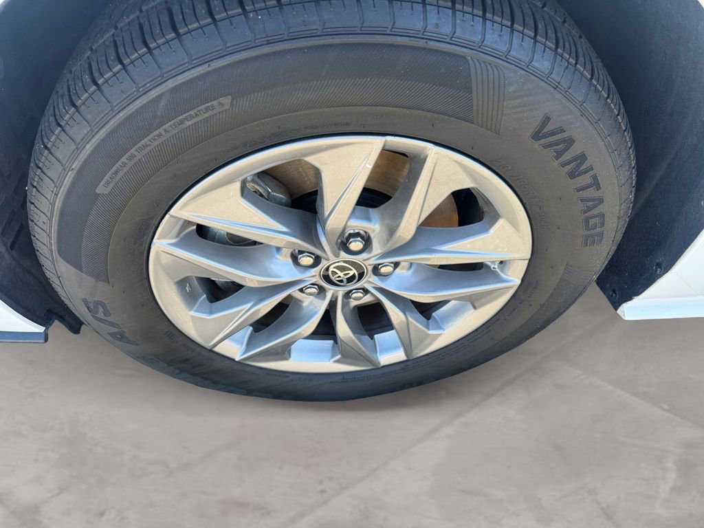 Used 2024 Toyota Sienna LE FWD image 14