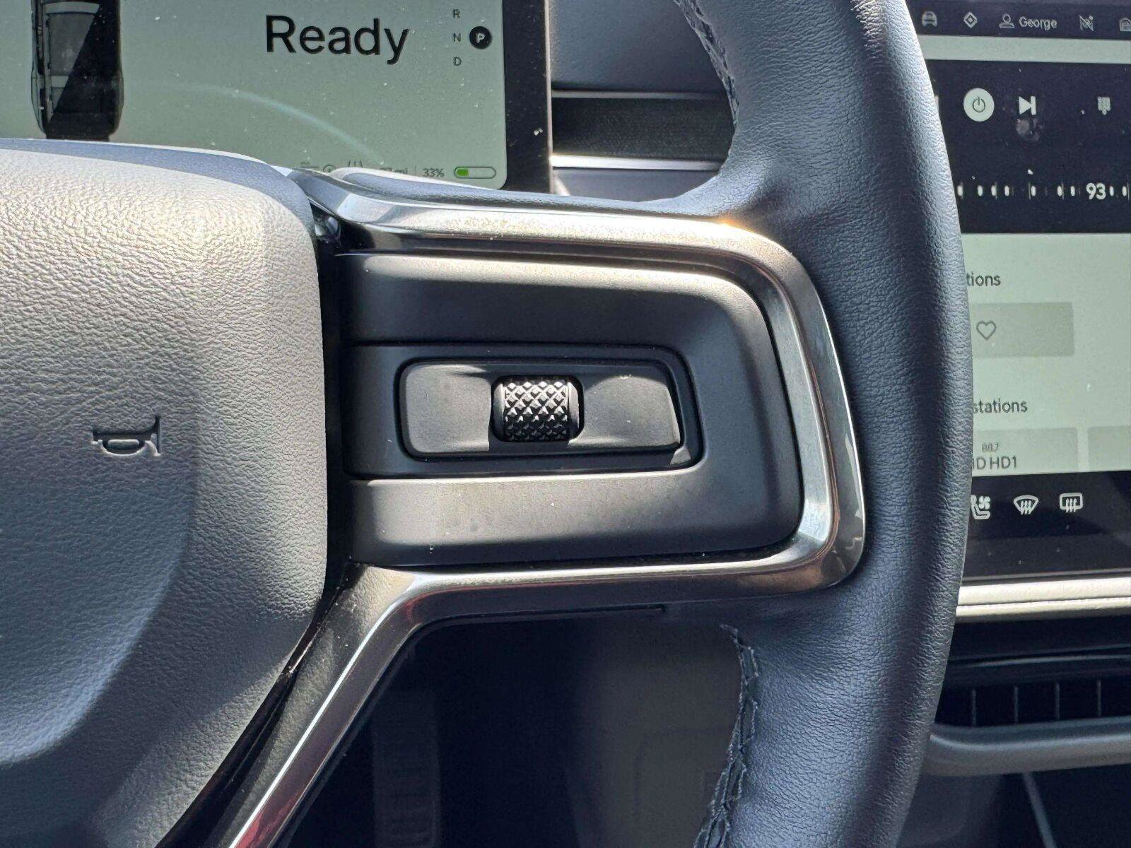 Used 2025 Rivian R1S Adventure AWD/4WD image 31