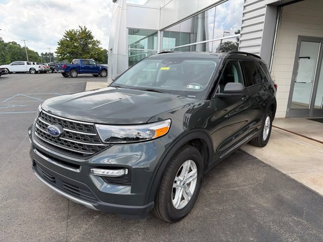 Used 2024 Ford Explorer XLT w/ Equipment Group 202A AWD/4WD image 2