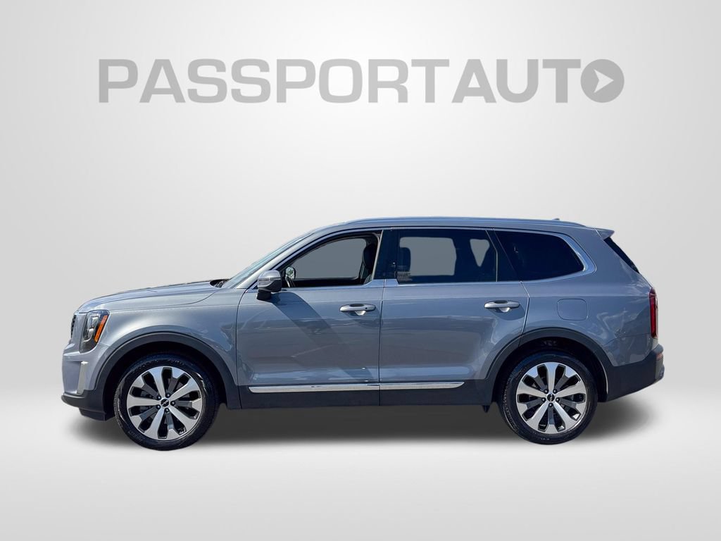 Used 2022 Kia Telluride EX w/ EX Premium Package FWD image 2
