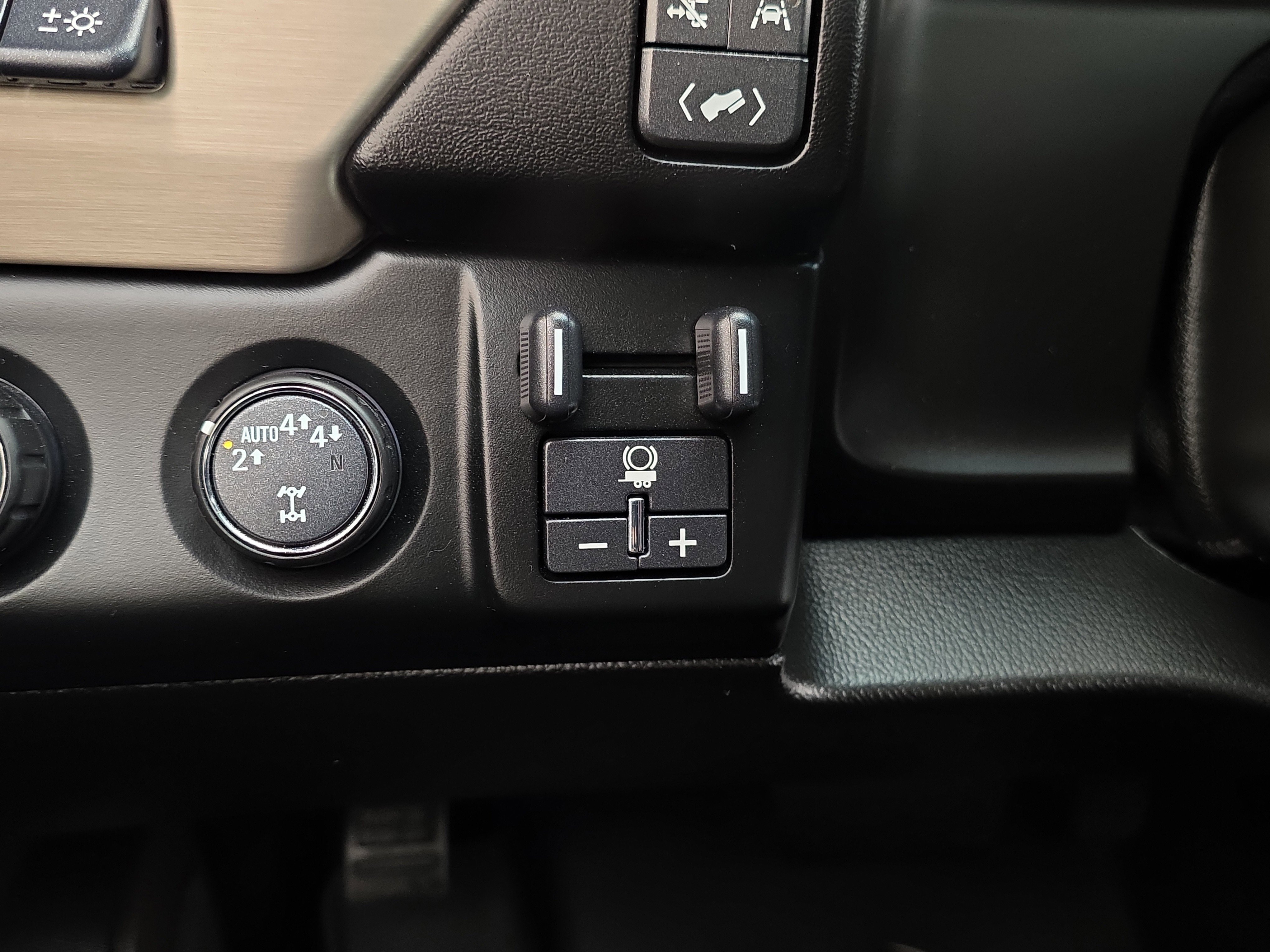 Used 2018 GMC Yukon Denali w/ Open Road Package image 31