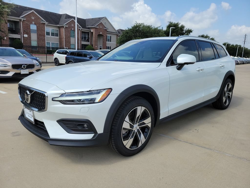 New 2026 Volvo V60 B5 Cross Country Plus w/ Climate Package AWD/4WD image 32