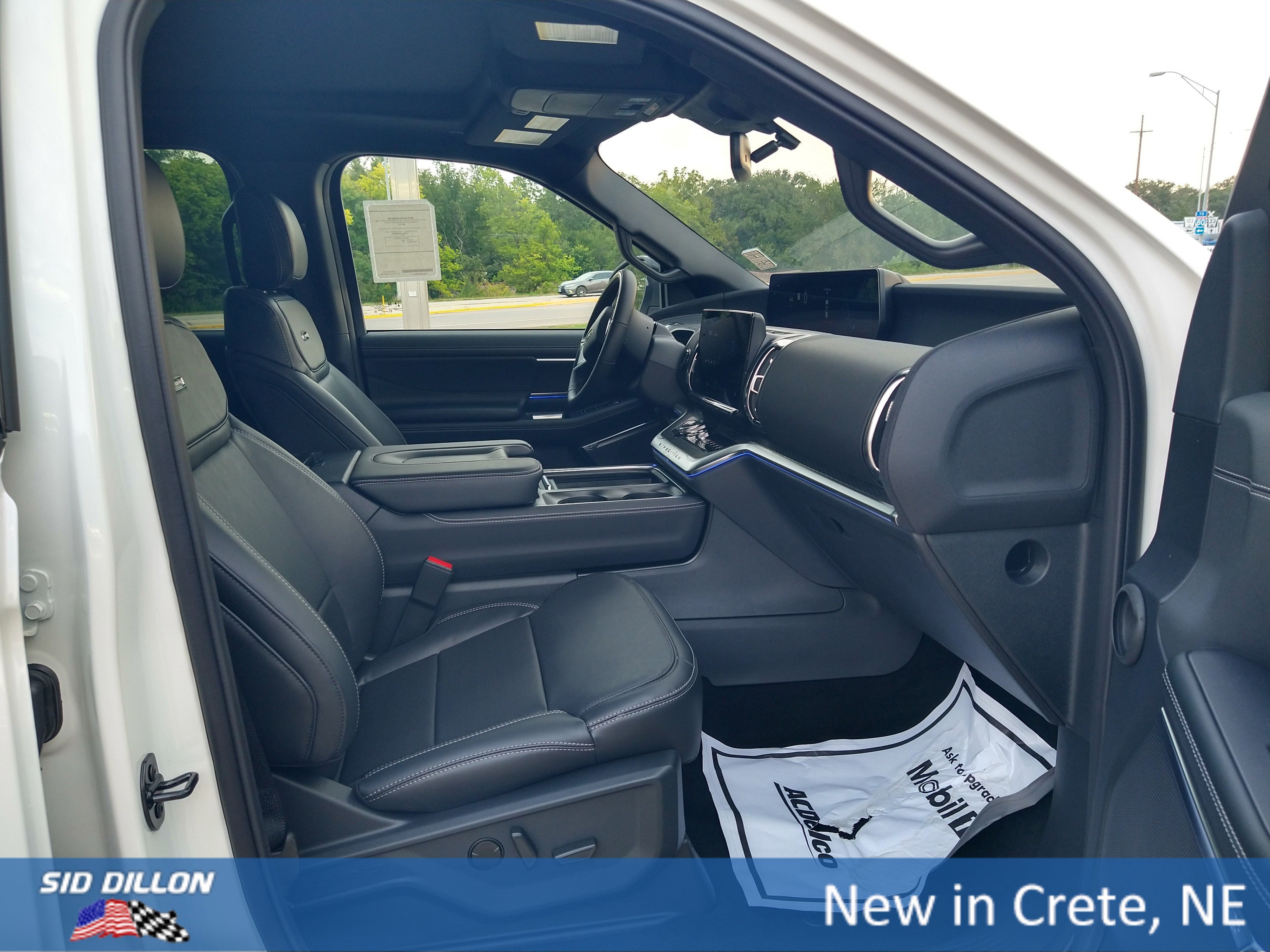 New 2025 Ford Expedition Platinum image 3