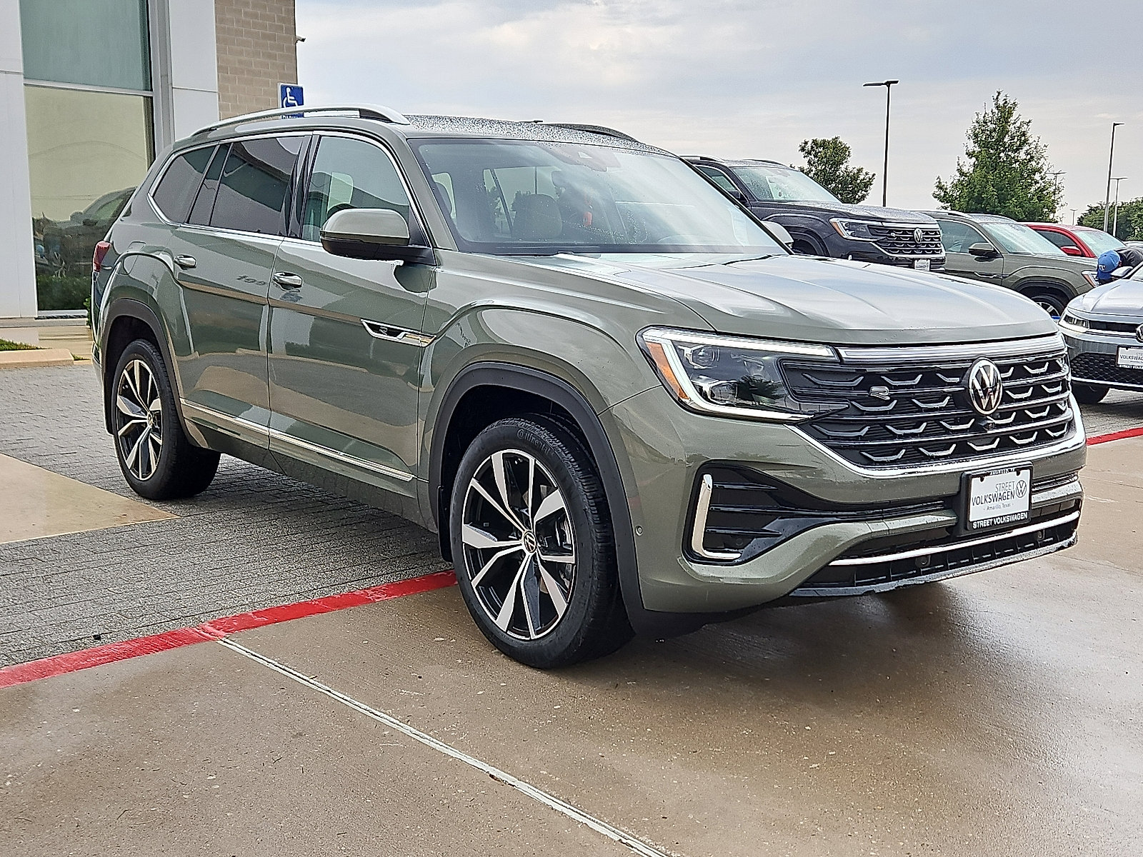 New 2026 Volkswagen Atlas SEL Premium R-Line image 4