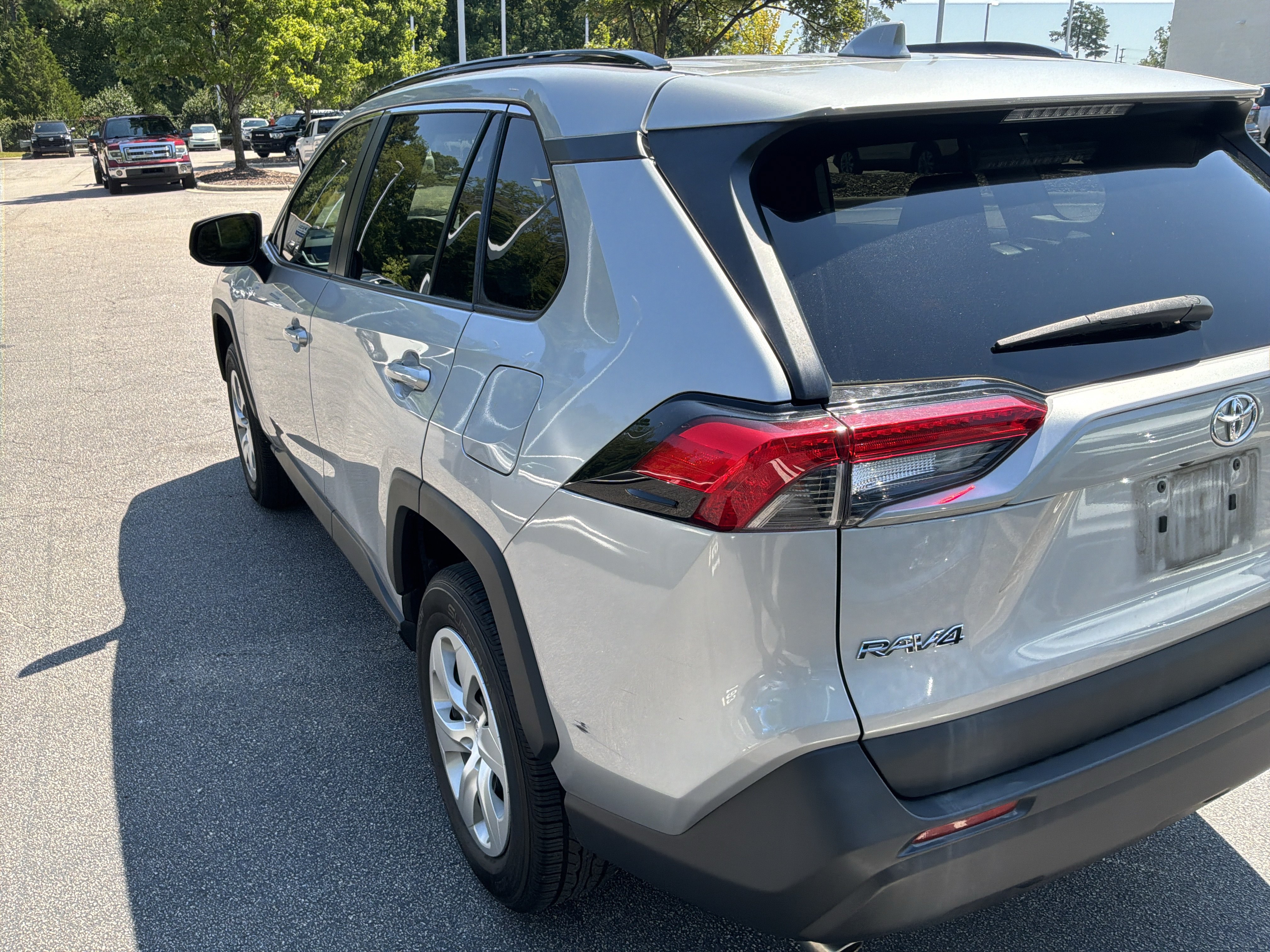 Used 2019 Toyota RAV4 LE FWD image 6