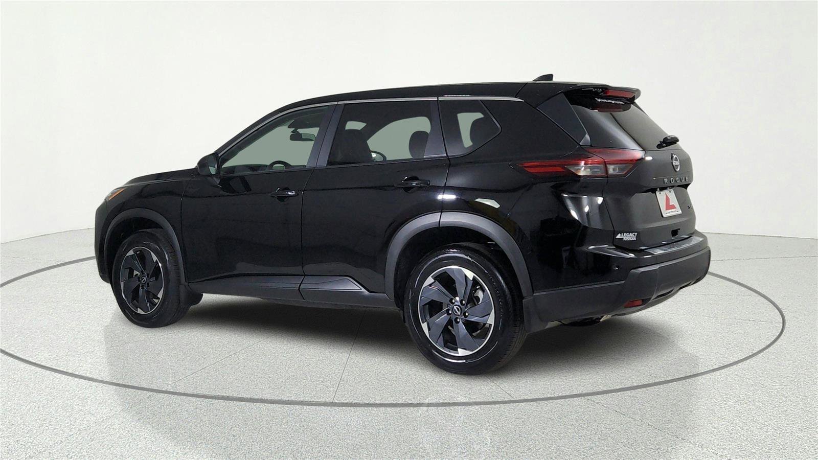 Used 2024 Nissan Rogue SV image 4