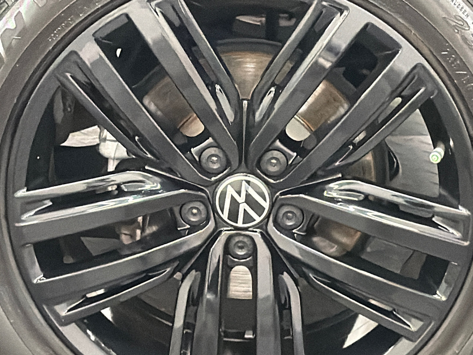 Used 2022 Volkswagen Tiguan SE R-Line FWD image 5