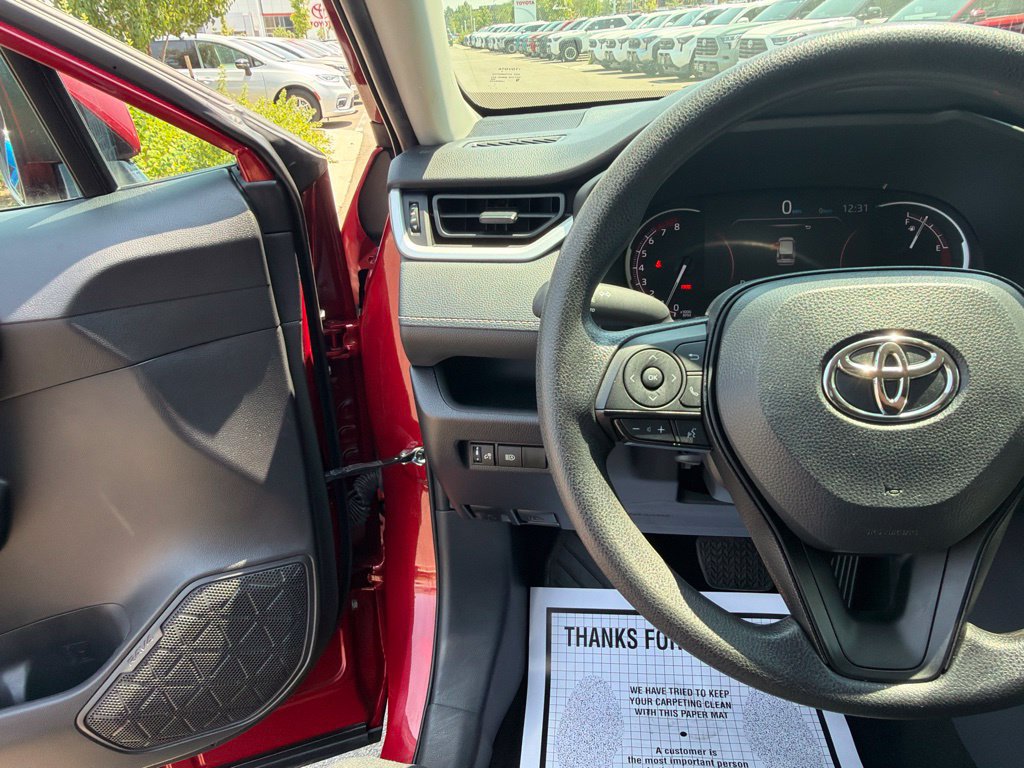 Used 2025 Toyota RAV4 XLE AWD/4WD image 24