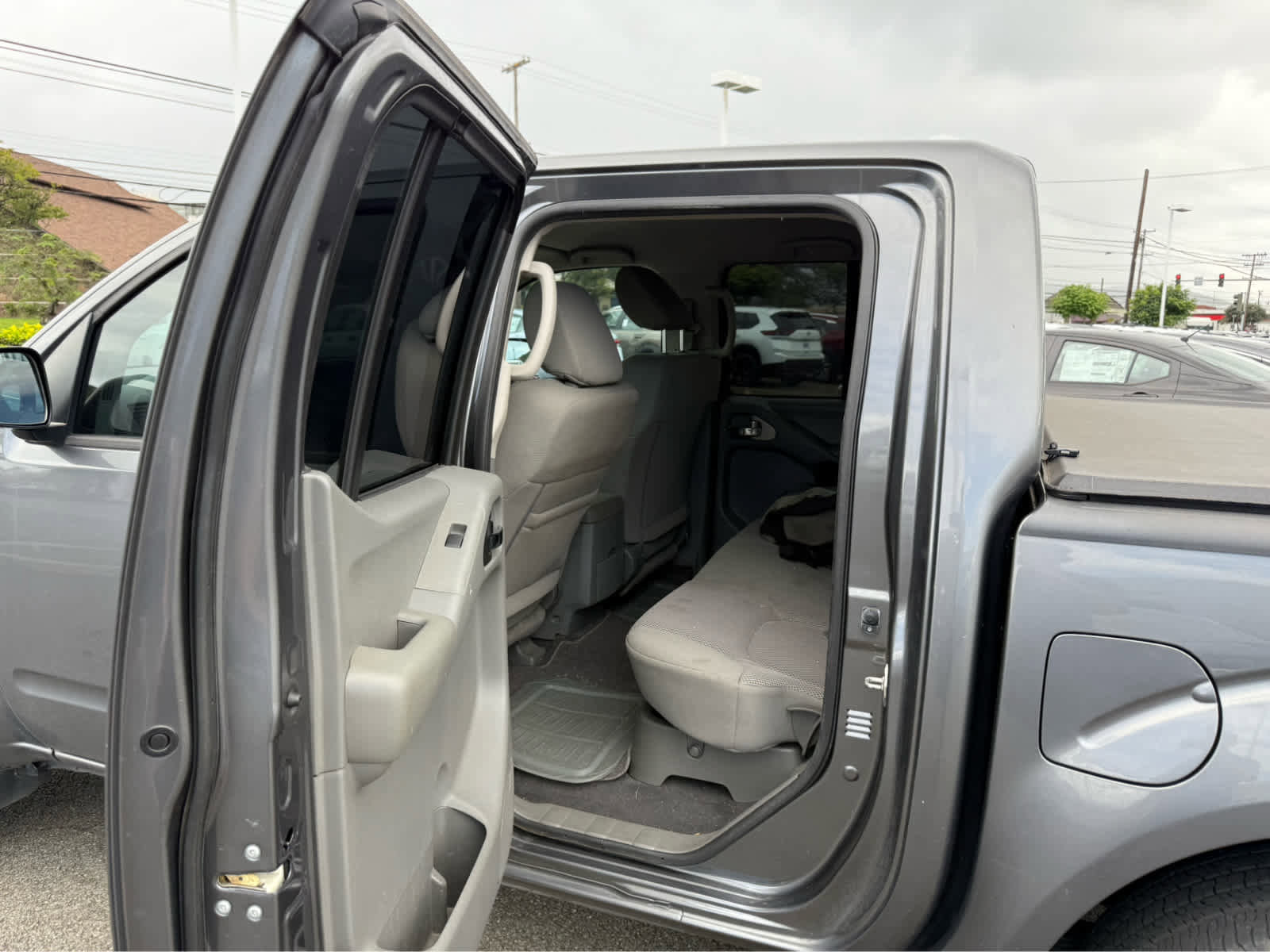 Used 2020 Nissan Frontier SV image 9