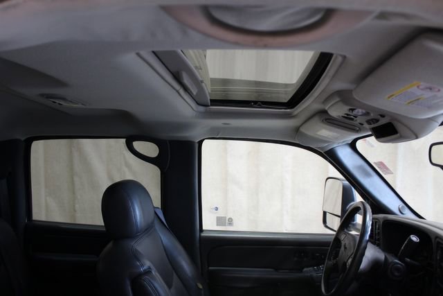 Used 2005 GMC Sierra 2500 SLT w/ Heavy-Duty Power Package image 14